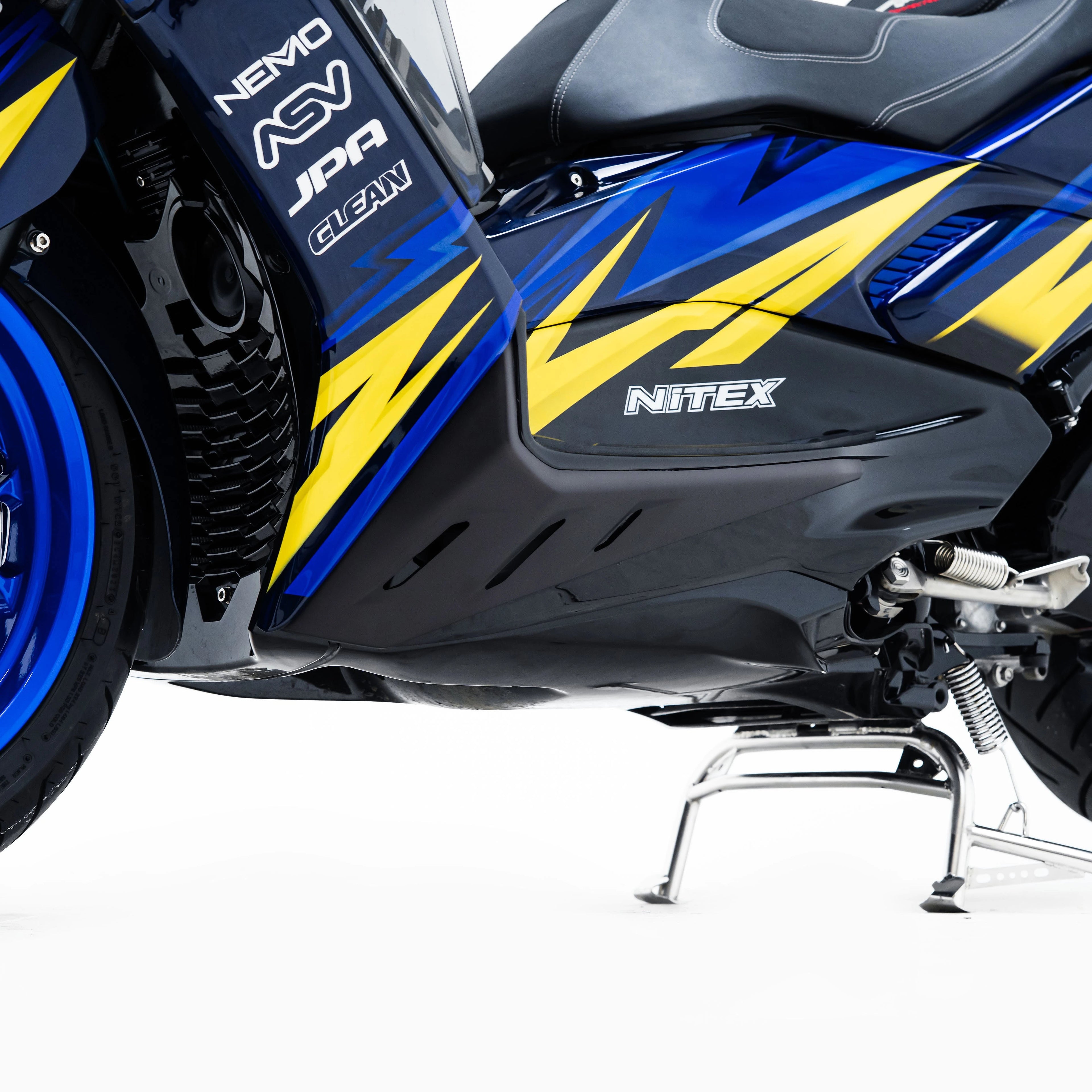NEMO FOOTREST SIDE COVER YAMAHA XMAX CONNECTED